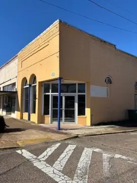 Versatile Storefront Commercial Space
