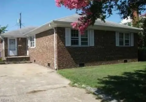 Side-by-Side Duplex with Hardwood Floors