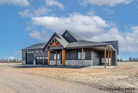 Cheyenne Ranch with RV Garage