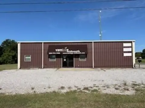 Commercial Building on Highway 15