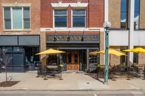 Versatile Mixed-Use Commercial Space