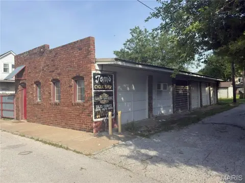 3-Bay Automotive Workshop Property