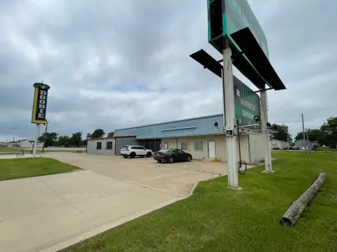 Multi-Use Office and Retail Building