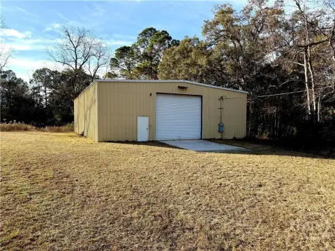 Metal Building on 5.5 Acres
