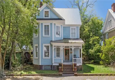 Victorian Triplex in Downtown Brunswick