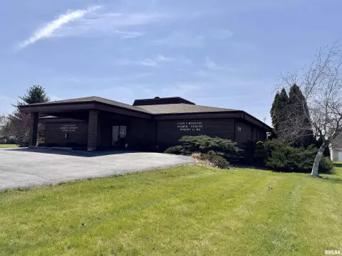 Medical Office Building with Garage