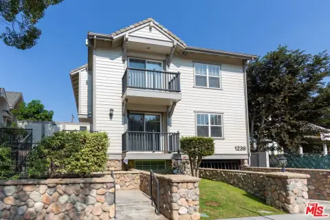 Renovated Student Housing Near USC