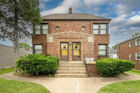 Apartment-Style 4-Plex with Park Views