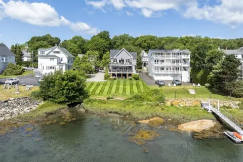 Luxurious Waterfront Duplex in Boothbay