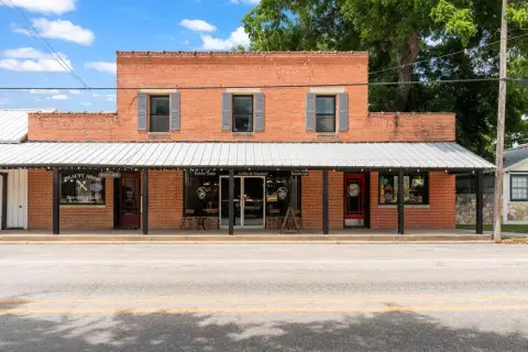 Mixed-Use Retail and Residence