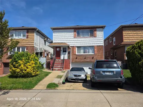 Two-Family Home in Rosedale