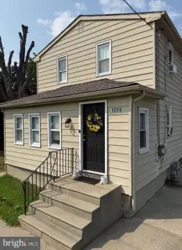 Updated Duplex with Garage Income