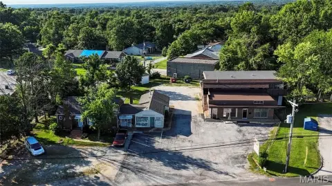 Mixed-Use Property on High Ridge