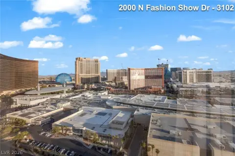 Trump Tower Studio with Strip Views