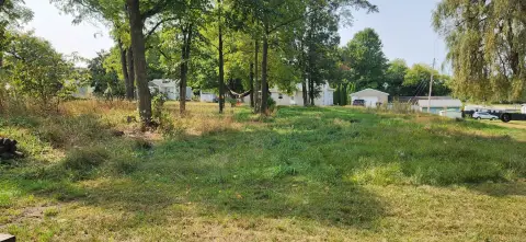 Residential Land in Quiet Neighborhood