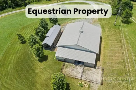 Equestrian Estate with Morton Barn