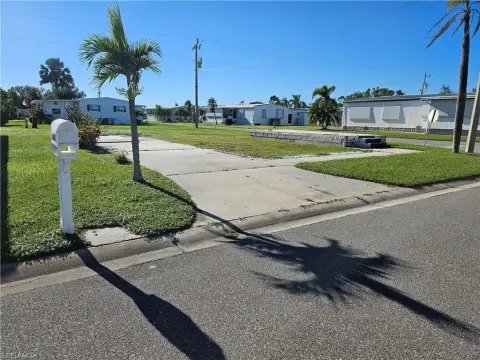 Lot in Laurel Estates