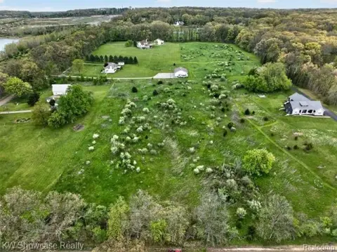 Residential Land in Milford Township