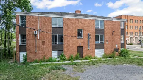 Ten-Unit Apartment Complex For Sale