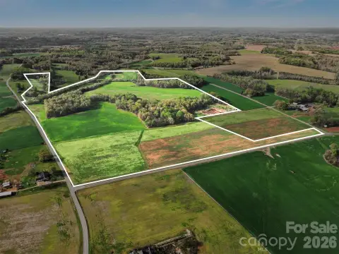 185+ Acres in Mt Ulla