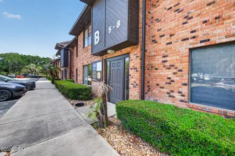 Executive Office Condo with Three Suites