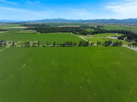 Land with Panoramic Mountain Views