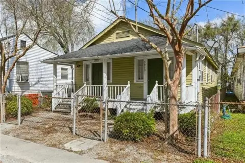 Updated Duplex in Old Jefferson