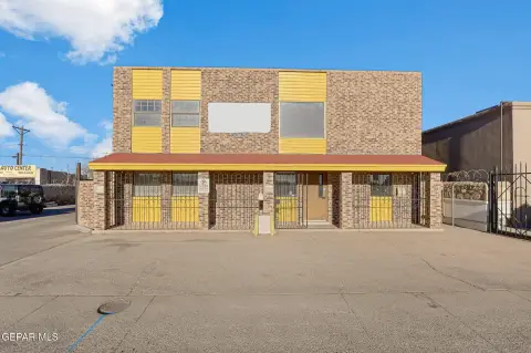 Versatile Office Warehouse in El Paso