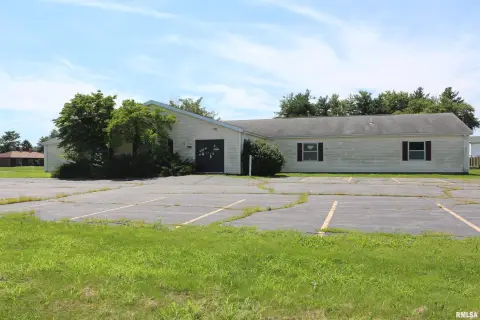 Expansive Commercial Building on Large Lot