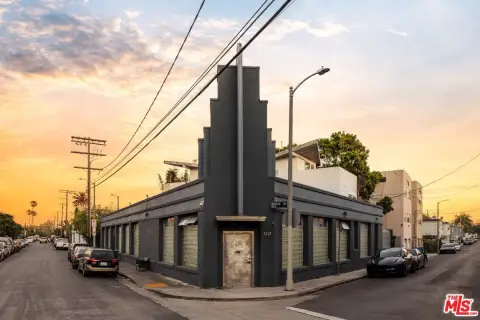 Iconic Venice Vanguard Lofts Compound