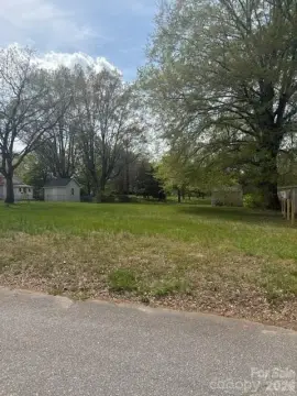 Level Lot in Hickory, NC