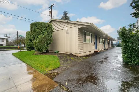 Updated Fourplex Near SE Foster