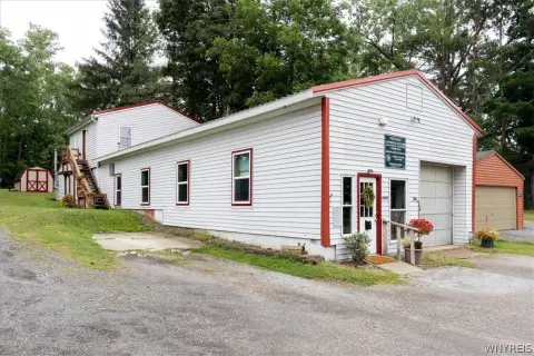 Live-Work Property With Heated Shop