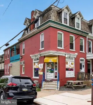 Mixed-Use Property in Cabbage Hill