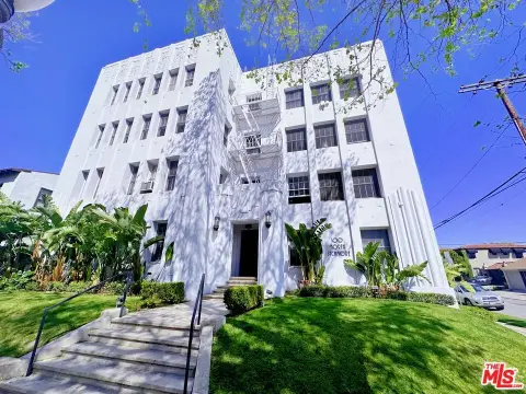 Art Deco Miracle Mile Apartments