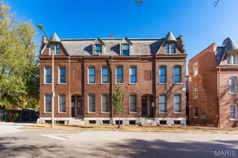 8-Unit Brick Apartment Building