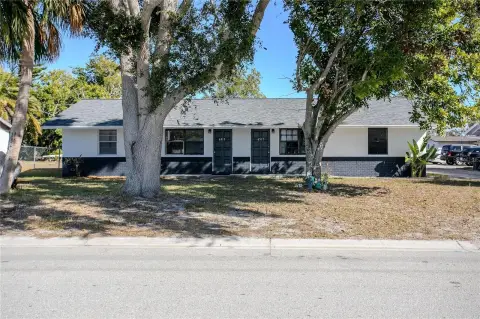 Bradenton Duplex with Income Potential