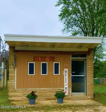 Retail/Commercial Space in Brick, NJ