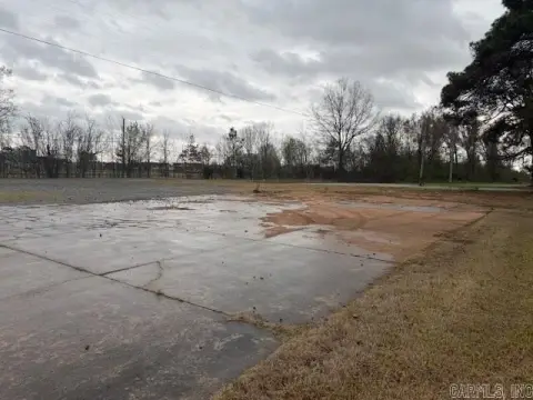 Commercial Lot in DeWitt, AR