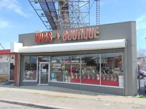 Detroit Retail Building with Income