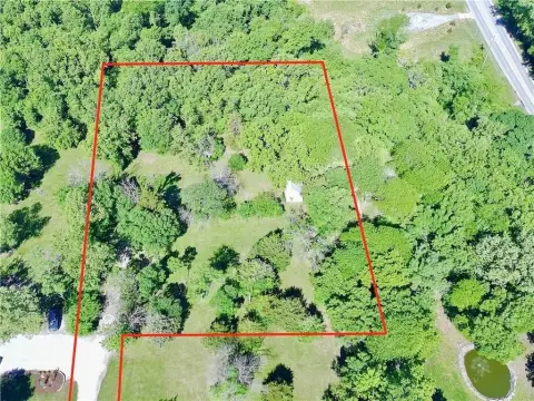 De Soto Acreage with Utilities