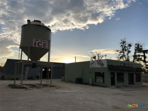 Lampasas Commercial Property on Highway