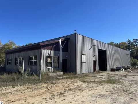 Light Industrial Warehouse with Mezzanines