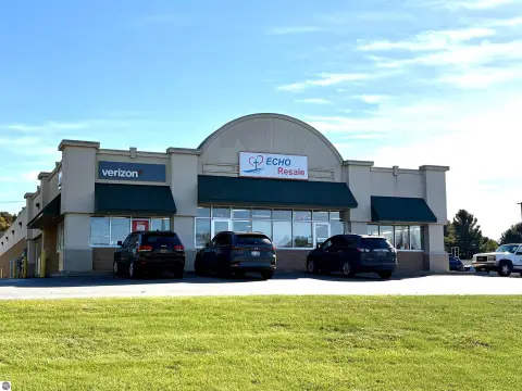 Retail Suite in Anchored Center
