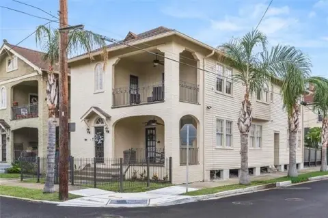 Spacious Duplex with Private Outdoor Space
