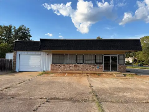 Mixed-Use Building with Garage