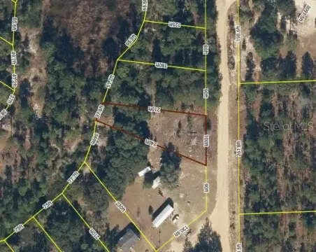 Residential Lot in Interlachen Lakes