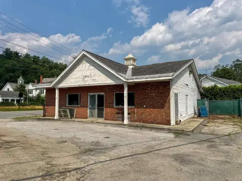 Open-Plan Storefront Building