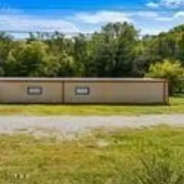 Commercial Building on Highway 11W