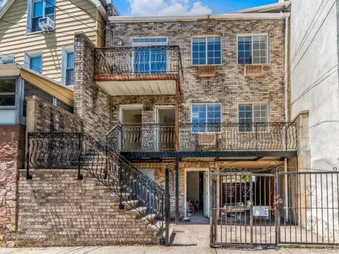 Vacant 3-Unit Residential Income Property